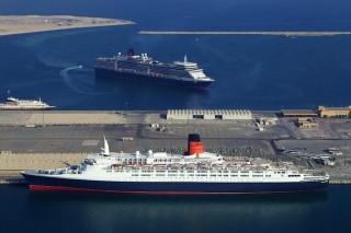 Queen Elizabeth und Queen Elizabeth 2 im Hafen von Dubai / © Cunard Line