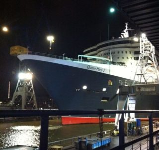 Queen Mary 2 - Trockendock Elbe 17 Blohm und Voss / © Cunard