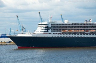 Queen Mary 2 in Hamburg am 823. Hafengeburtstag