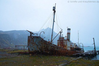 Das heruntergekommen Walfangboot "Petrel" in Grytviken