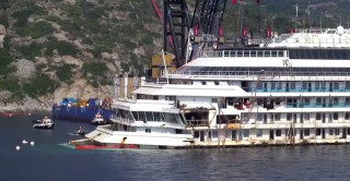 Costa Concordia Wrack im Juni 2014 vor Giglio / © Nils Kallmeyer (Screenshot Video)