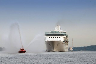 Erstanlauf der Legend of the Seas in Hamburg / © Royal Caribbean