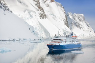 Sea Spirit im Eis / © Poseidon Expeditions