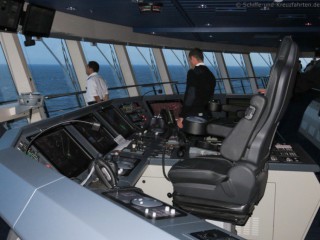 Schiffsbrücke der Quantum of the Seas - die Kommandozentrale im Detail