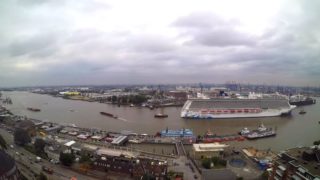 Norwegian Escape: Timelapse-Video beim Eindocken in der Hamburger Blohm und Voss Werft / © Nils Kallmeyer