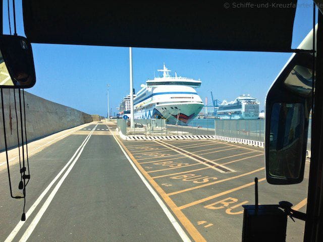 AIDAvita - Blick aus dem Celebrity-Bus im Hafen von Civitavecchia