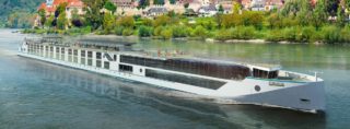 Die Crystal Bach wurde heute offiziell an Crystal River Cruises übergeben / © MV Werften