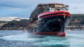 Roald Amundsen Stapellauf @ Kleven Werft / © Oclin - Hurtigruten