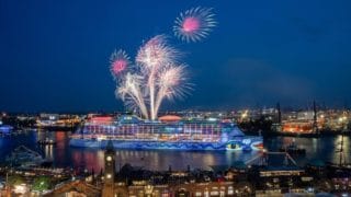 AIDA Feuerwerk beim Hamburger Hafengeburtstag 2018 mit AIDAperla / © AIDA Cruises