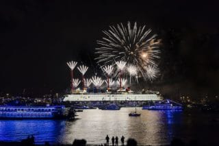Taufe der neue Mein Schiff 1 in Hamburg - großes Feuerwerk / © TUI Cruises