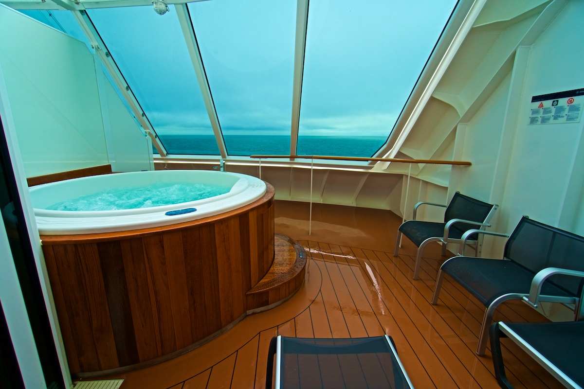 msc yacht club duplex suite with whirlpool bath