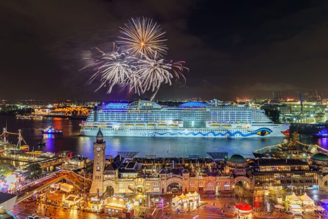 AIDAprima Feuerwerk auf dem Hamburger Hafengeburtstag 2022 / © AIDA Cruises